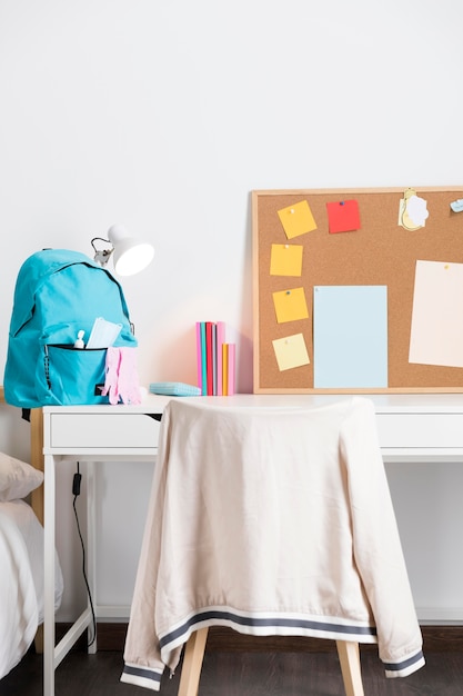 Foto gratuita ritorno a scuola in tempi nuovi e normali