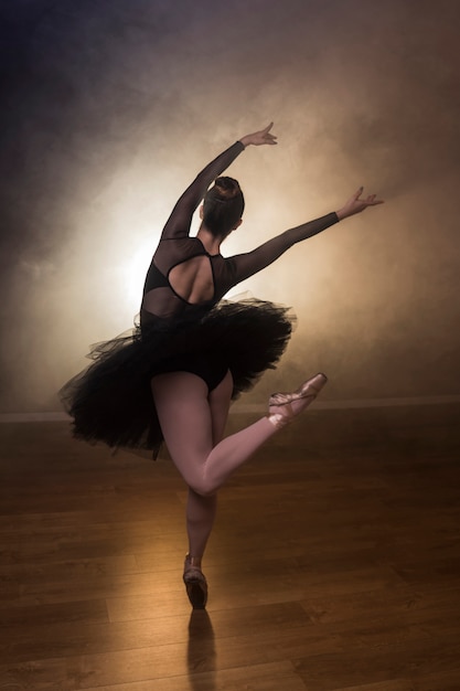 Foto gratuita coreografia di balletto di vista posteriore