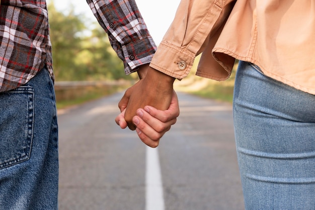 Free photo back view couple holding hands close-up