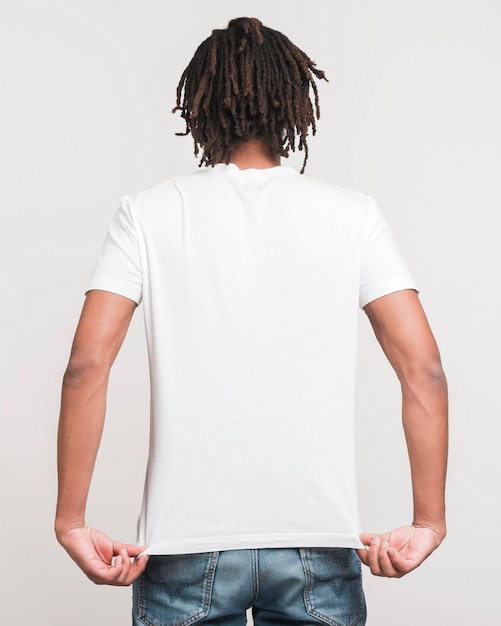 Free photo back view man in casual clothes