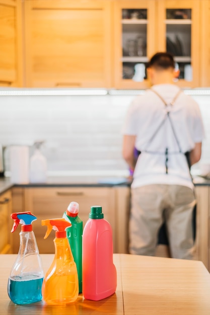 Free photo back view man washing dishes