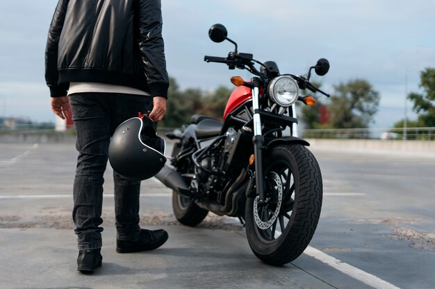 Free photo back view man with motorbike outdoors