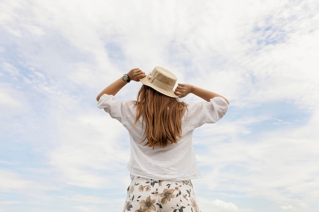 Free photo back view woman wearing hat