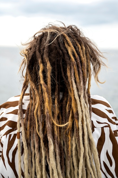 Free photo back view woman with afro dreadlocks