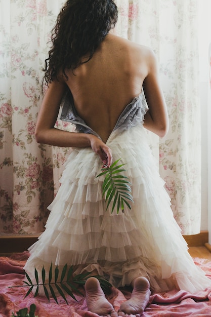 Free photo back view woman with leaf