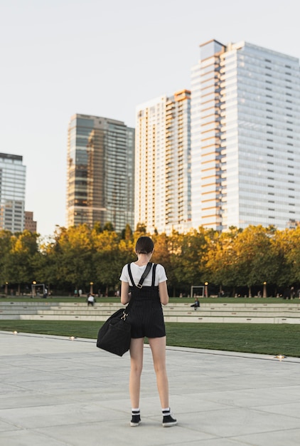 Free photo back view young female on vacation