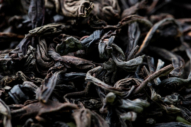 乾燥した黒茶の葉のテクスチャの背景