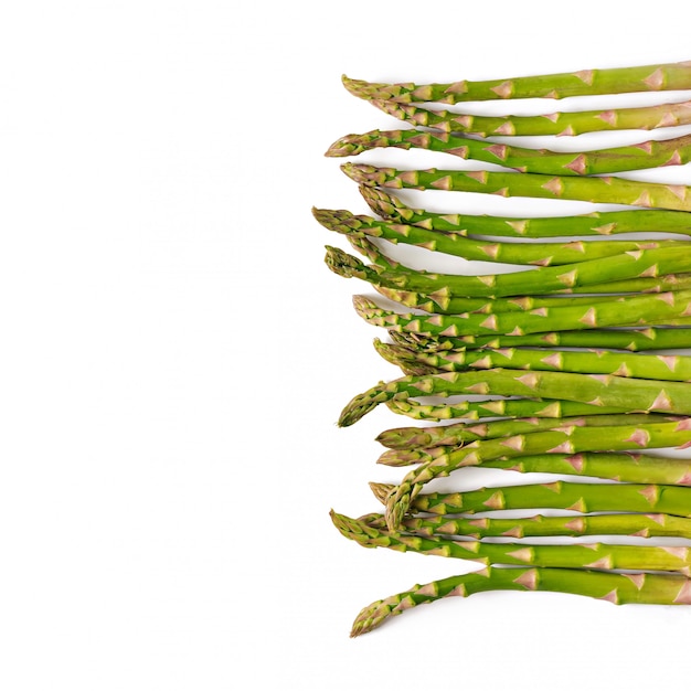 Free photo background from isolated on white background asparagus. top view