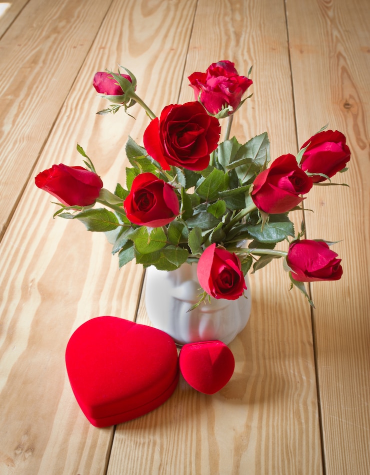 Free Photo background petal gift red bouquet