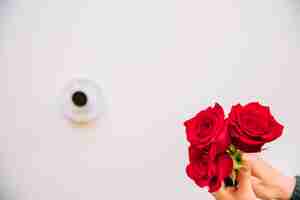 Free photo background with roses and coffee