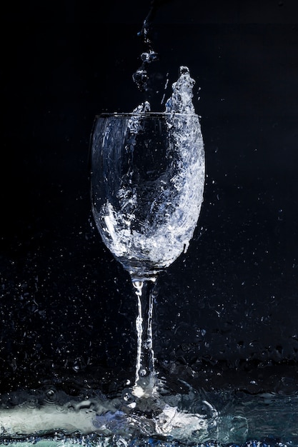 Free photo background with water and crystal glass