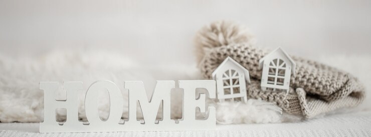 無料Photo 木製の碑文の家の背景。単語homeを形成する装飾文字。