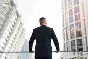 Free photo backview of businessman