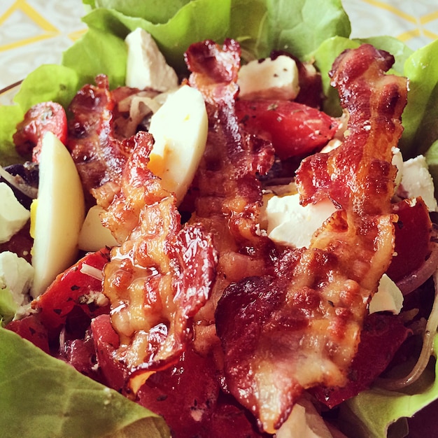 Free photo bacon salad
