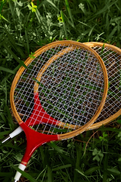 Free photo badminton rackets on grass top view