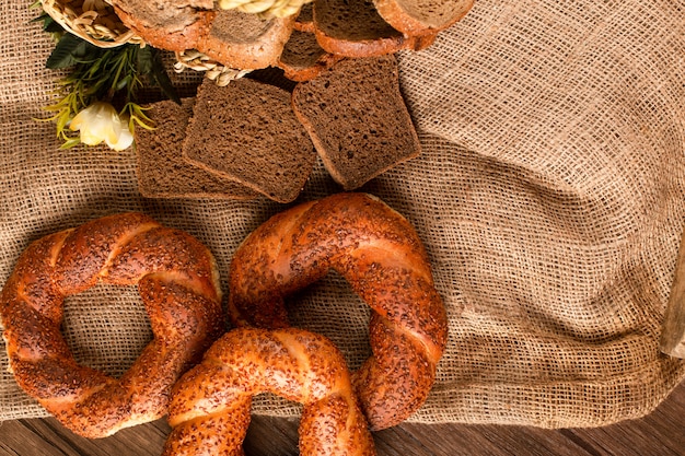 Bagel and slices of dark bread in basket