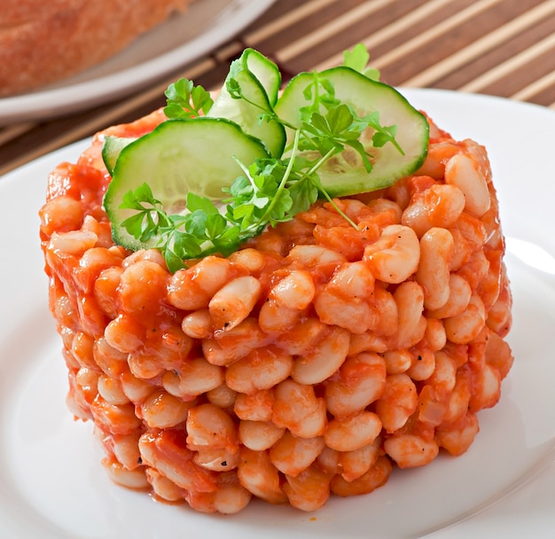 Free photo baked beans with tomato sauce