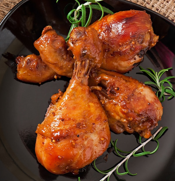 Baked chicken drumsticks in honey-mustard marinade