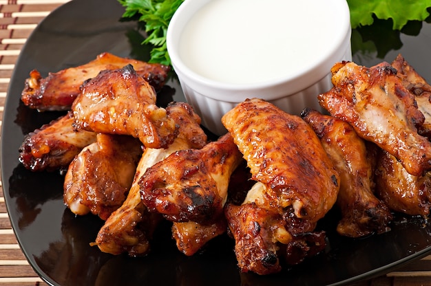 Free photo baked chicken wings in the asian style