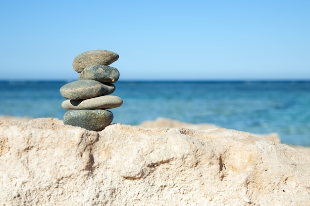 Free photo balanced stones on the sea