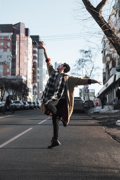 Free photo ballet dancer performing on street