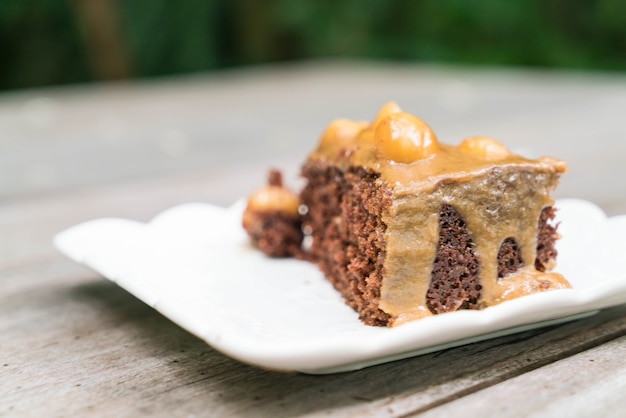 Free photo banana butter with macadamia cake