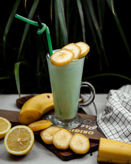 banana milkshake with fresh banana slices