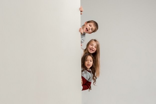 Banner with a surprised children peeking at the edge