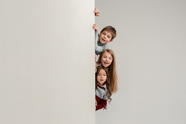 Banner with a surprised children peeking at the edge