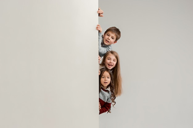 Banner with a surprised children peeking at the edge