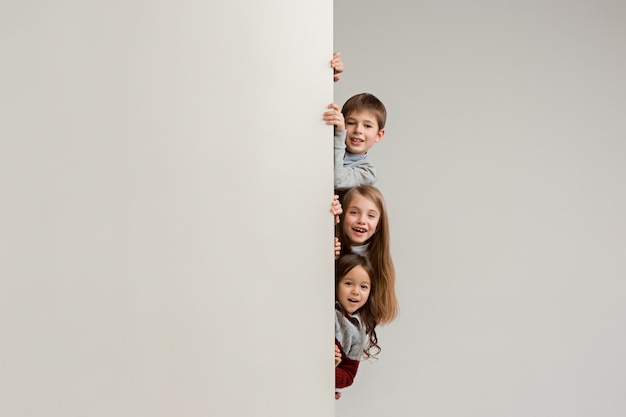 Banner with a surprised children peeking at the edge