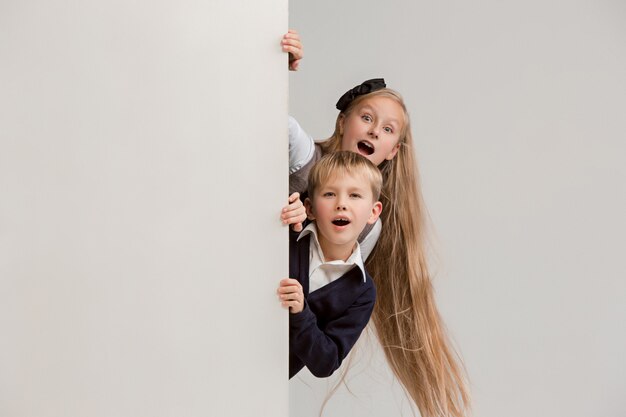 Banner with a surprised children peeking at the edge