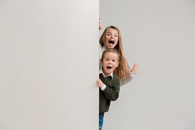 Banner with a surprised children peeking at the edge