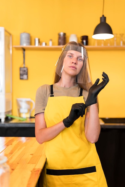 Free photo barista with face protection and gloves