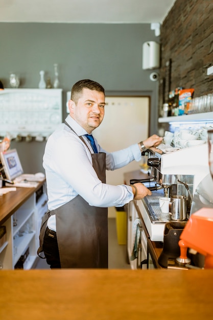 Free photo barman making coffee