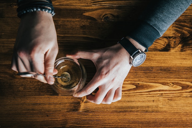 Free photo barman with a cocktail