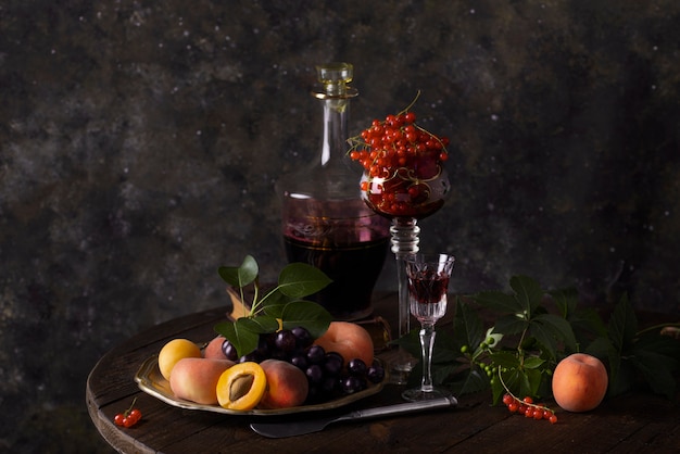 Free photo baroque style with tasty fruits arrangement