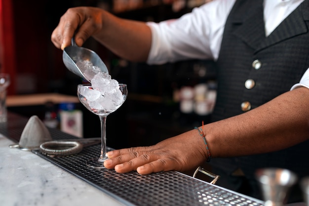 Free photo bartender preparing drink at bar