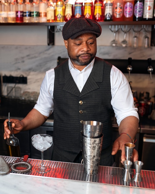 Free photo bartender preparing drink at bar