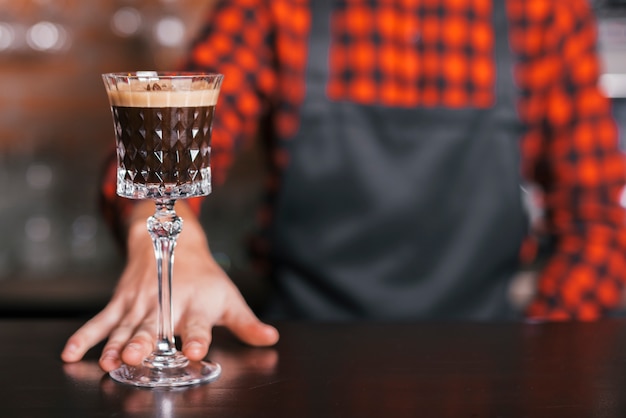 Free photo bartender preparing a refreshing cocktail