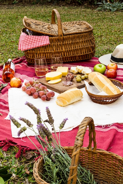Basket with lavender next to picnic goodies 