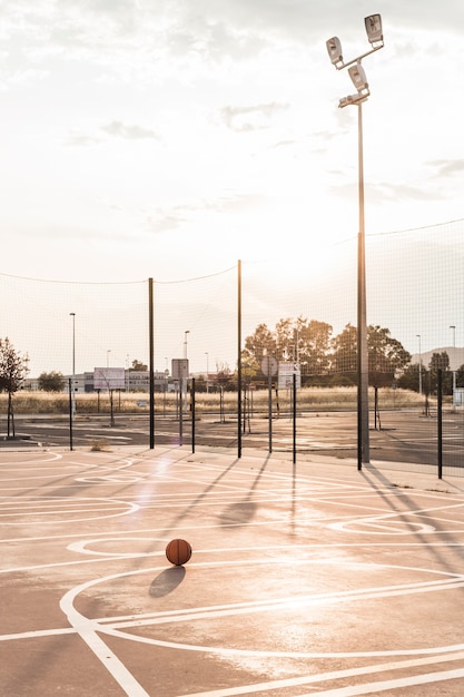 Free photo basketball in court during sunny day