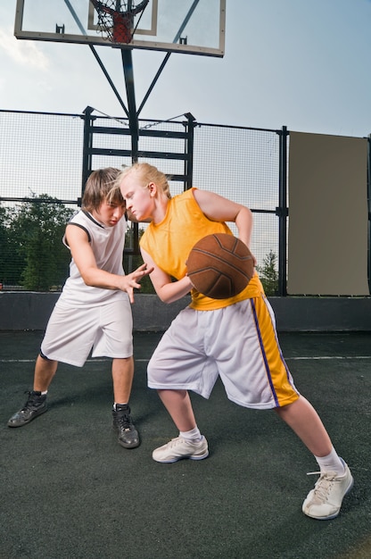 Free photo basketball matchup