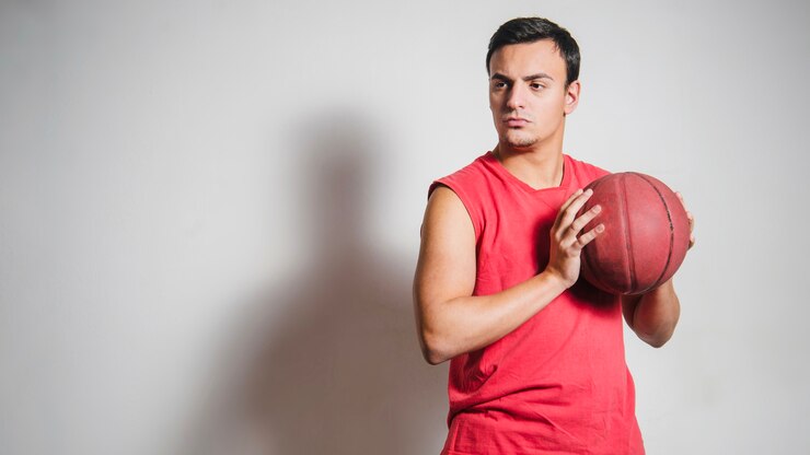 Free Photo basketball player posing