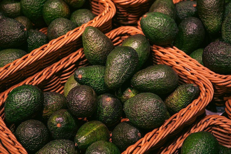 Free Photo baskets with avocado in a supermarket close up