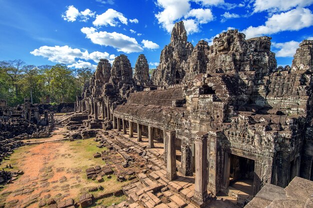 Храм Байон с гигантскими каменными лицами, Ангкор-Ват, Сием Рип, Камбоджа.