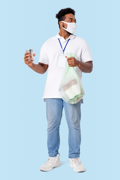 Beach cleanup volunteer during the new normal