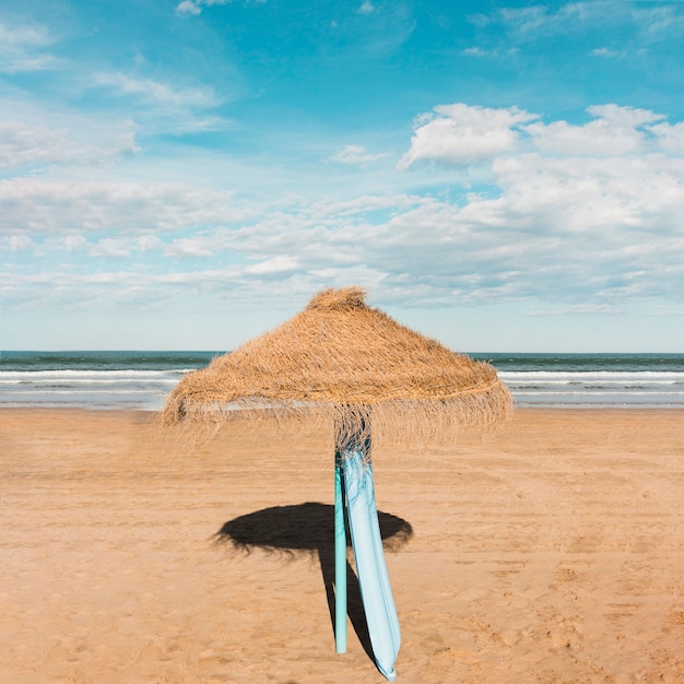 Free photo beach concept with sunshade