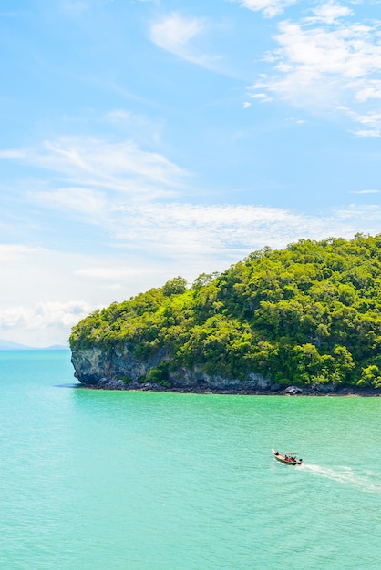 Free photo beach seascape tropical travel outdoor