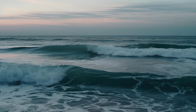 波が打ち寄せる浜辺